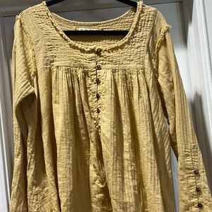 Adorable Free People Boho long sleeve shirt